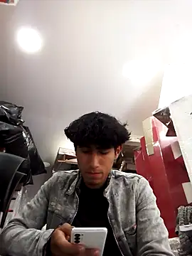 Snapshot of alexander32r chatting on 09/24/25, 04:54 alexander32r online show from 09/24/25, 04:54