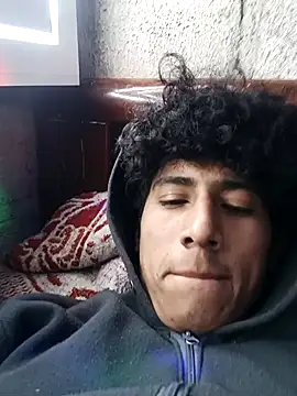 Snapshot of alexander32r chatting on 09/25/25, 05:11 alexander32r online show from 09/25/25, 05:11