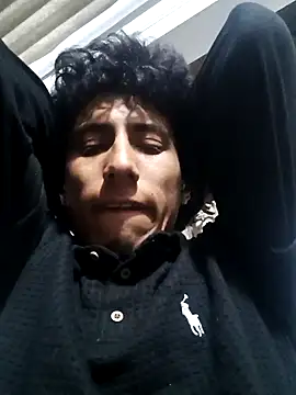 Snapshot of alexander32r chatting on 11/13/25, 03:16 alexander32r online show from 11/13/25, 03:16