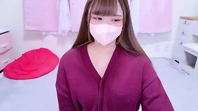 Snapshot of MAIKA_pyon chatting on 12/01/25, 12:10 MAIKA pyon online show from 12/01/25, 12:10