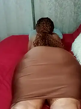 Snapshot of Luciouslips00 chatting on 09/28/25, 03:50 Luciouslips00 online show from 09/28/25, 03:50