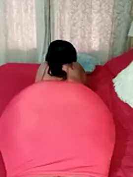 Snapshot of Luciouslips00 chatting on 10/15/25, 11:43 Luciouslips00 online show from 10/15/25, 11:43