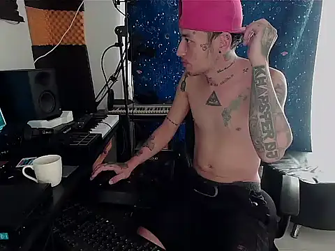 Snapshot of patrik_tattoo_ chatting on 12/09/24, 06:25 patrik tattoo online show from 12/09/24, 06:25