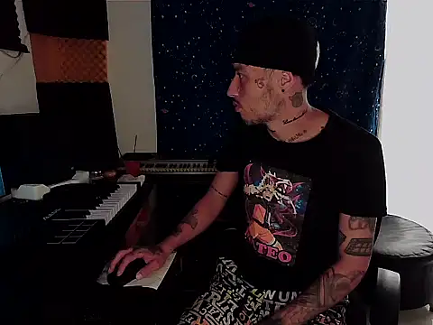 Snapshot of patrik_tattoo_ chatting on 12/30/24, 01:36 patrik tattoo online show from 12/30/24, 01:36