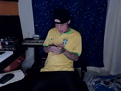 Snapshot of patrik_tattoo_ chatting on 01/07/25, 04:50 patrik tattoo online show from 01/07/25, 04:50