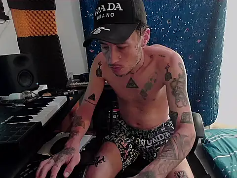 Snapshot of patrik_tattoo_ chatting on 01/11/25, 04:03 patrik tattoo online show from 01/11/25, 04:03