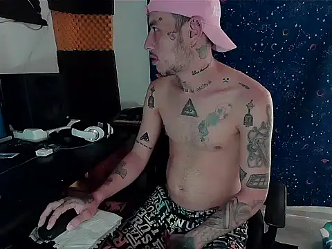 Snapshot of patrik_tattoo_ chatting on 01/14/25, 03:26 patrik tattoo online show from 01/14/25, 03:26