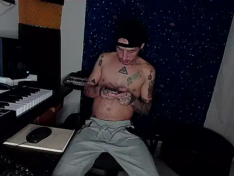 Snapshot of patrik_tattoo_ chatting on 01/28/25, 06:16 patrik tattoo online show from 01/28/25, 06:16