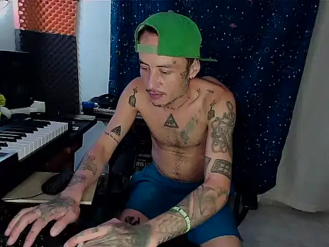 Snapshot of patrik_tattoo_ chatting on 01/30/25, 06:35 patrik tattoo online show from 01/30/25, 06:35