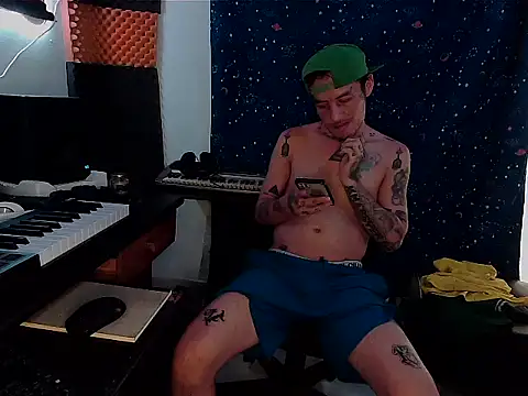 Snapshot of patrik_tattoo_ chatting on 02/13/25, 12:32 patrik tattoo online show from 02/13/25, 12:32