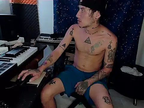 Snapshot of patrik_tattoo_ chatting on 02/19/25, 04:01 patrik tattoo online show from 02/19/25, 04:01