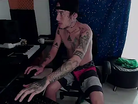 Snapshot of patrik_tattoo_ chatting on 02/23/25, 01:32 patrik tattoo online show from 02/23/25, 01:32