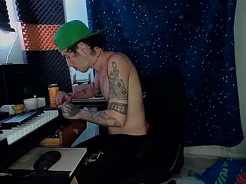 Snapshot of patrik_tattoo_ chatting on 03/03/25, 04:03 patrik tattoo online show from 03/03/25, 04:03