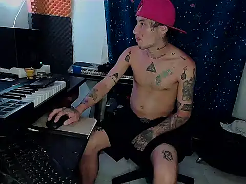 Snapshot of patrik_tattoo_ chatting on 03/18/25, 04:47 patrik tattoo online show from 03/18/25, 04:47