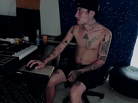 Snapshot of patrik_tattoo_ chatting on 03/18/25, 12:36 patrik tattoo online show from 03/18/25, 12:36