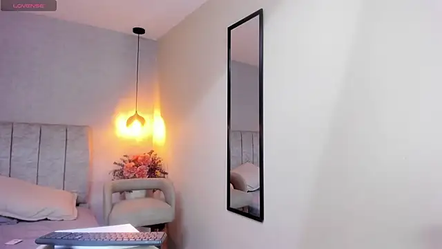 Snapshot of tutu_milf chatting on 11/09/25, 12:14 tutu milf online show from 11/09/25, 12:14