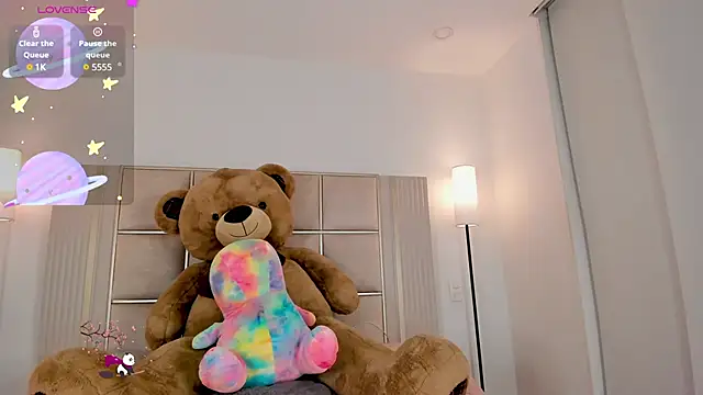 Snapshot of saraamiller_ chatting on 03/10/25, 04:07 saraamiller online show from 03/10/25, 04:07