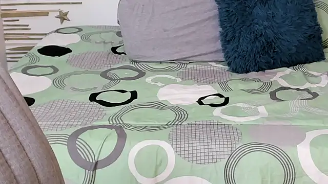 Snapshot of alinabozz1 chatting on 09/21/25, 10:44 alinabozz1 online show from 09/21/25, 10:44