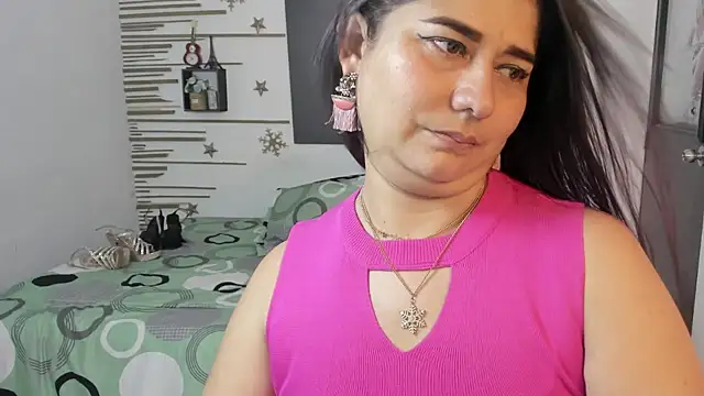 Snapshot of alinabozz1 chatting on 10/03/25, 02:19 alinabozz1 online show from 10/03/25, 02:19