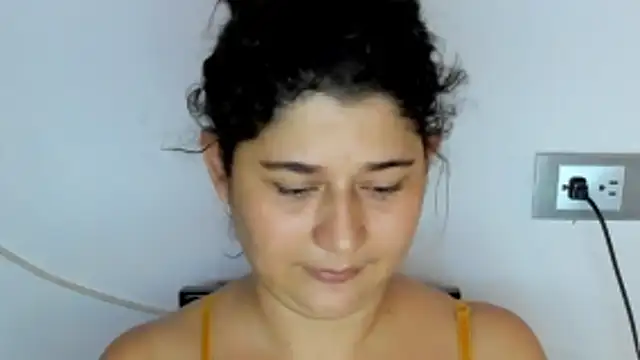 alinabozz1 online show from 05/03/26, 08:04
