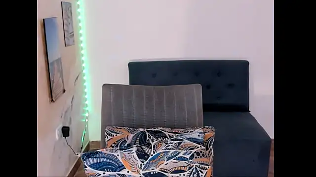 alinabozz1 online show from 05/25/26, 04:07