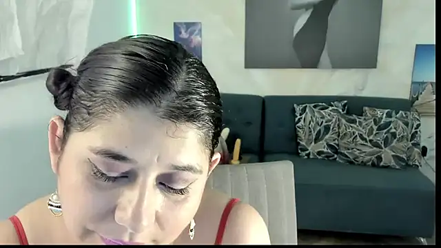 alinabozz1 online show from 06/04/26, 03:01
