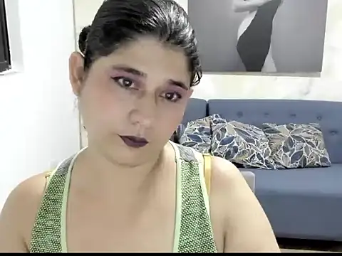 alinabozz1 online show from 06/06/26, 02:38