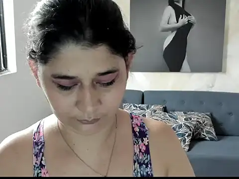 alinabozz1 online show from 06/06/26, 09:41