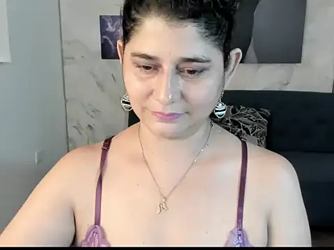 alinabozz1 online show from 06/12/26, 05:17
