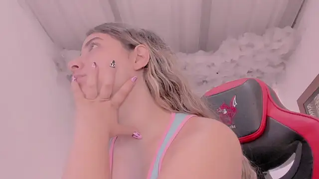 Snapshot of Lauu_G chatting on 10/04/25, 12:36 Lauu G online show from 10/04/25, 12:36