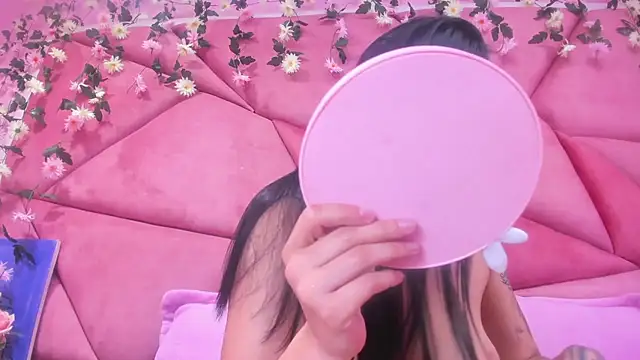 ChloeeTompson  online show from 03/11/25, 10:29