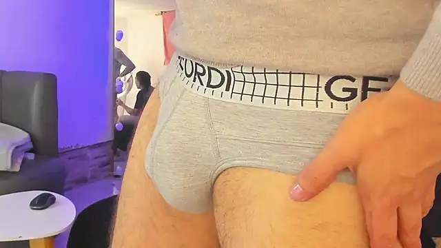 Snapshot of _tatho_perovich_ chatting on 12/24/24, 06:44 tatho perovich online show from 12/24/24, 06:44