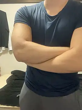 Snapshot of YU-KI00 chatting on 10/26/25, 01:28 YU-KI00 online show from 10/26/25, 01:28