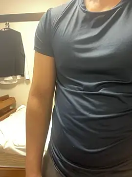 Snapshot of YU-KI00 chatting on 10/28/25, 12:19 YU-KI00 online show from 10/28/25, 12:19