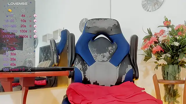 Snapshot of _Sophia_16 chatting on 12/12/24, 10:09 Sophia 16 online show from 12/12/24, 10:09