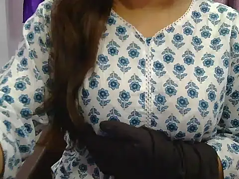 cutie-taara online show from 12/30/24, 05:04
