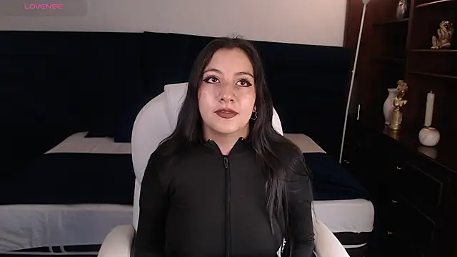 Snapshot of Paulis_gh chatting on 11/17/25, 02:45 Paulis gh online show from 11/17/25, 02:45