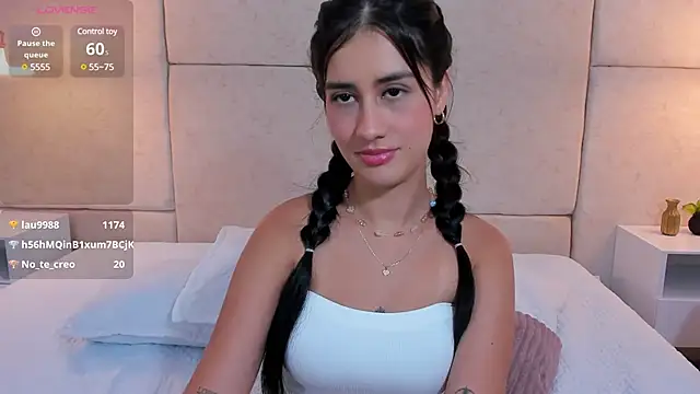 Snapshot of Amiirra_ chatting on 12/24/24, 12:00 Amiirra online show from 12/24/24, 12:00