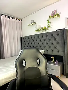 Snapshot of Amiirra_ chatting on 09/10/25, 06:24 Amiirra online show from 09/10/25, 06:24
