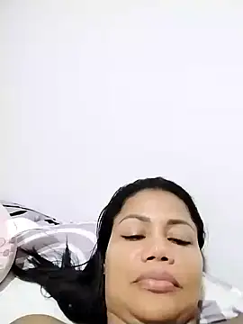 KarenGuzman  online show from 01/04/25, 03:07