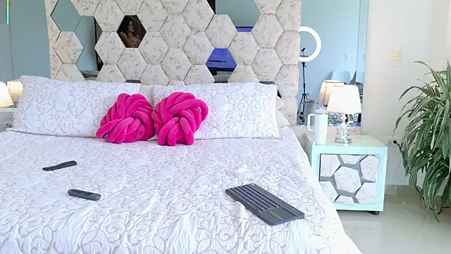 Snapshot of kimberly_ chatting on 10/04/25, 03:21 kimberly online show from 10/04/25, 03:21