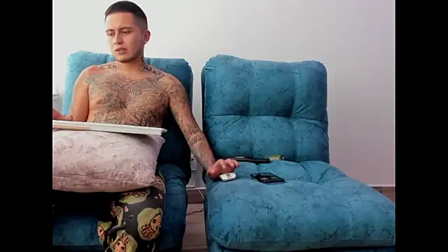 Snapshot of tamy_ian chatting on 11/17/25, 07:52 tamy ian online show from 11/17/25, 07:52