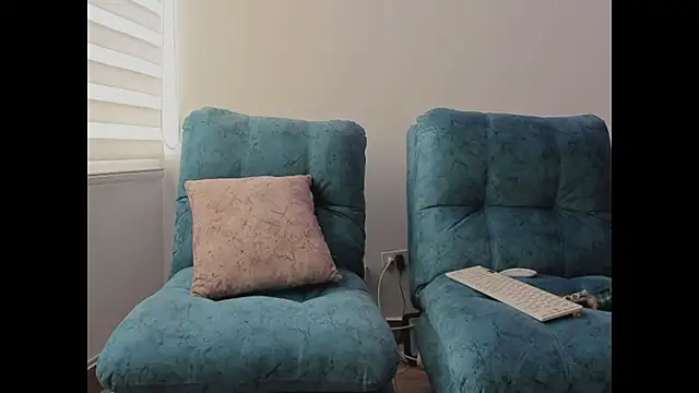 Snapshot of tamy_ian chatting on 11/28/25, 01:47 tamy ian online show from 11/28/25, 01:47