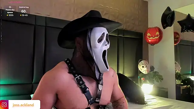 Snapshot of JossAckland chatting on 10/31/25, 07:59 JossAckland online show from 10/31/25, 07:59