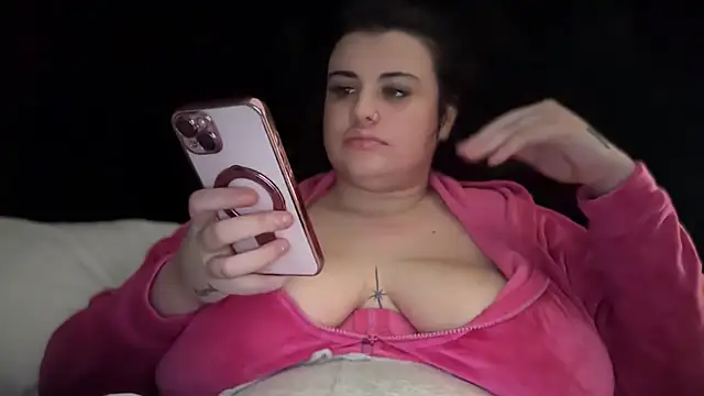 Snapshot of curvybabesx1 chatting on 10/19/25, 07:36 curvybabesx1 online show from 10/19/25, 07:36