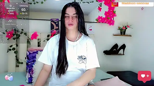 Snapshot of Madisson_Ivanova chatting on 01/08/25, 10:06 Madisson Ivanova online show from 01/08/25, 10:06