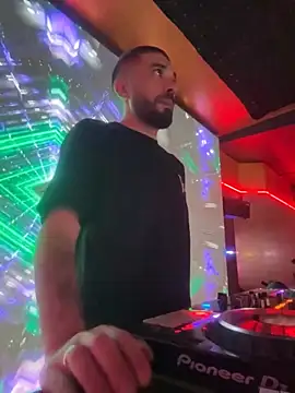 Snapshot of djtimka chatting on 09/29/25, 07:19 djtimka online show from 09/29/25, 07:19