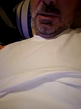 Snapshot of 1talianBeutifulCock chatting on 10/21/25, 04:41 1talianBeutifulCock online show from 10/21/25, 04:41