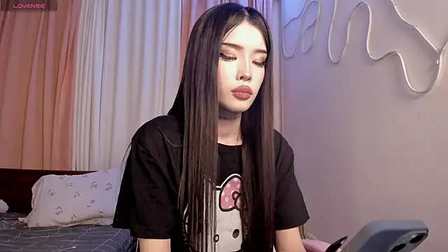 Snapshot of Velvetsky_1 chatting on 10/24/25, 02:02 Velvetsky 1 online show from 10/24/25, 02:02