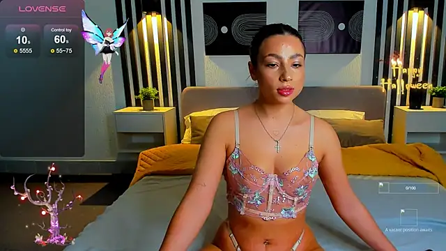 Snapshot of Tanita_Lambic chatting on 10/14/25, 01:39 Tanita Lambic online show from 10/14/25, 01:39